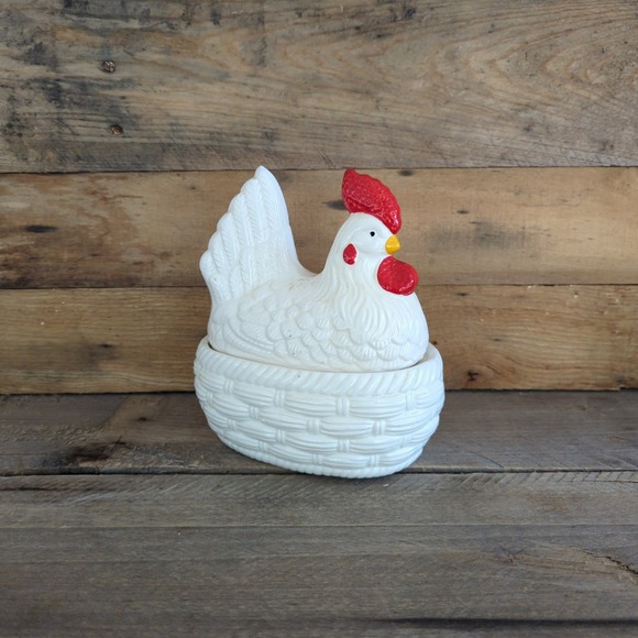 Vintage White Ceramic Hen on a Nest - Picture 1 of 11